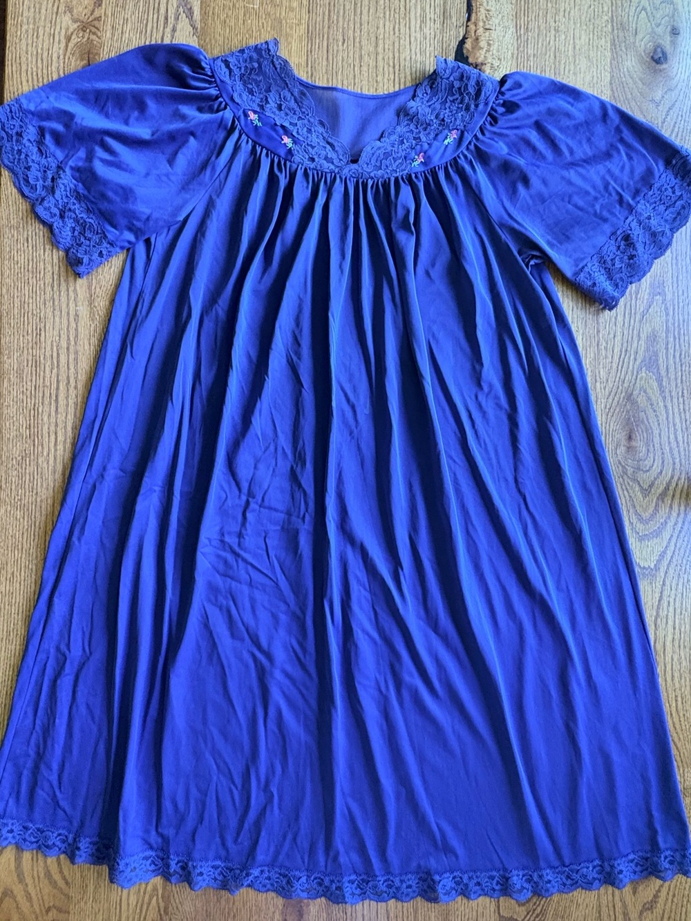 VTG Shadowline Navy blue nylon gown- Women’s medium- Made in USA